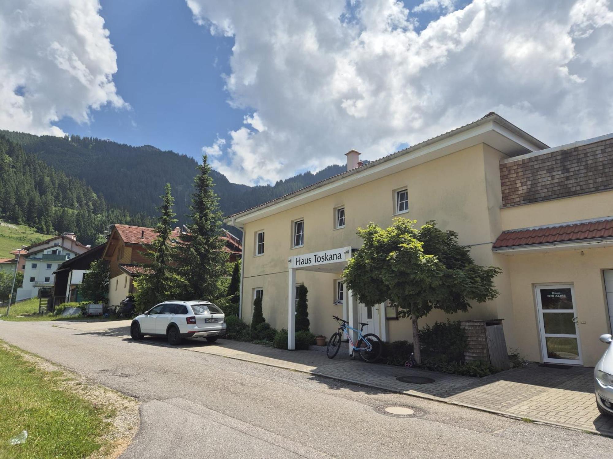 Toskanahaus, Njualms Tannheim Esterno foto
